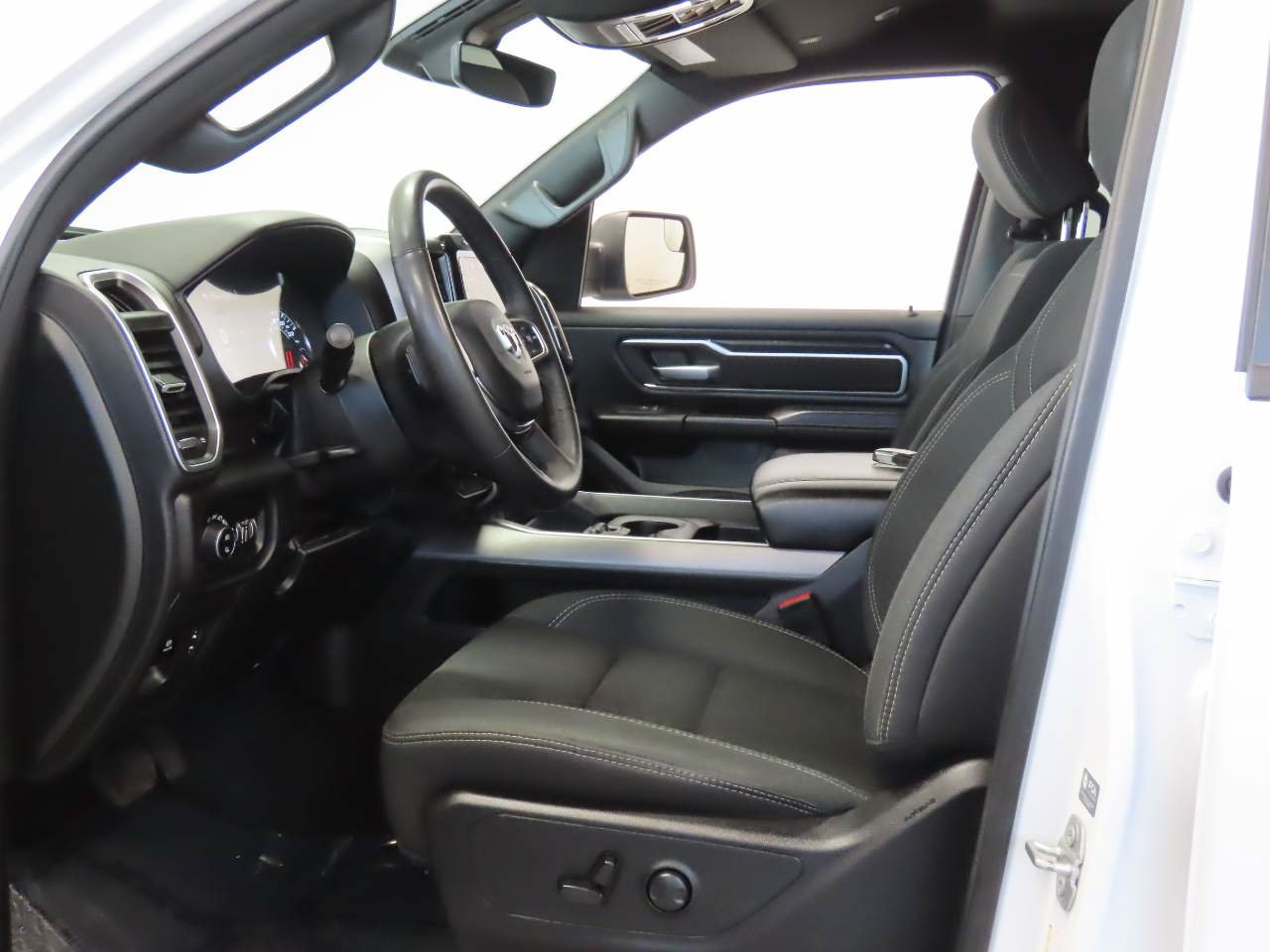 Used 2025 RAM 1500 Big Horn AWD/4WD image 17
