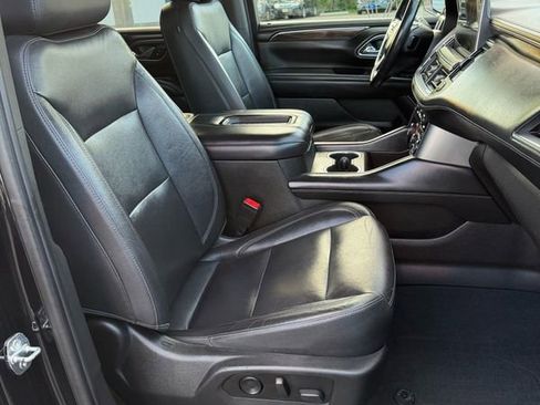 Used 2021 Chevrolet Suburban LT RWD image 15