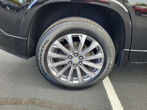 Used 2023 Chevrolet Traverse Premier image 34