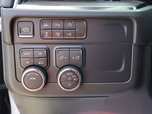 New 2025 Chevrolet Suburban Premier image 14