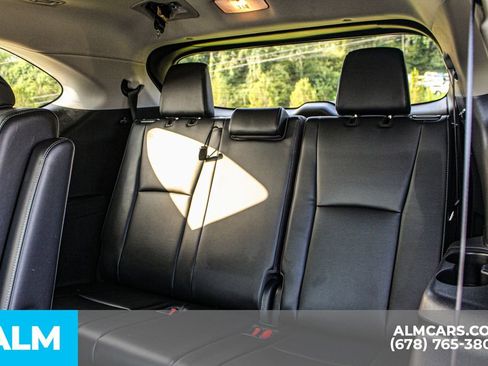 Used 2023 Toyota Highlander Limited image 19