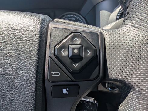 Used 2017 Toyota Tacoma TRD Off-Road w/ Tow Package (A/T) AWD/4WD image 27