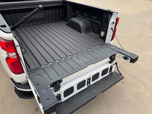 Used 2022 Chevrolet Silverado 1500 High Country w/ High Country Premium Package image 18