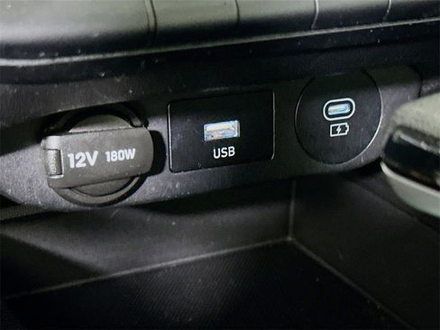 Used 2024 Hyundai Elantra SEL image 31