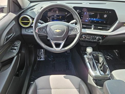 Used 2024 Chevrolet Trax LT w/ Driver Confidence Package image 6