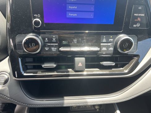 Used 2025 Toyota Highlander LE FWD image 24