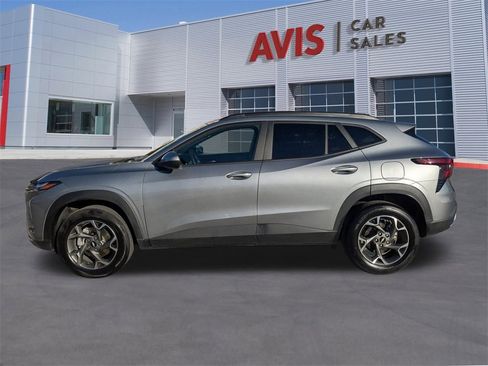 Used 2025 Chevrolet Trax LT w/ LT Convenience Package image 10