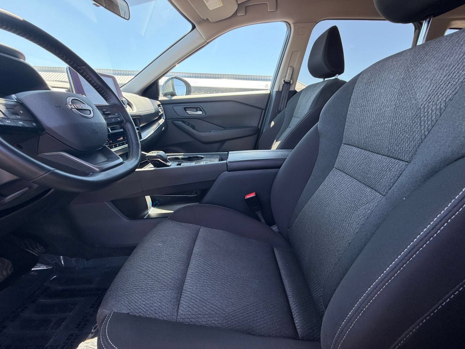 Used 2025 Nissan Rogue SV FWD image 27