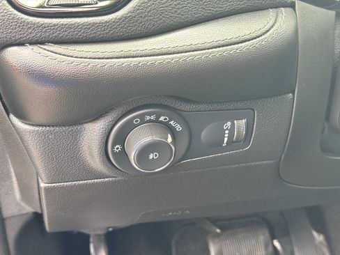 Used 2022 Dodge Durango SXT w/ Anodized Platinum Package RWD image 28