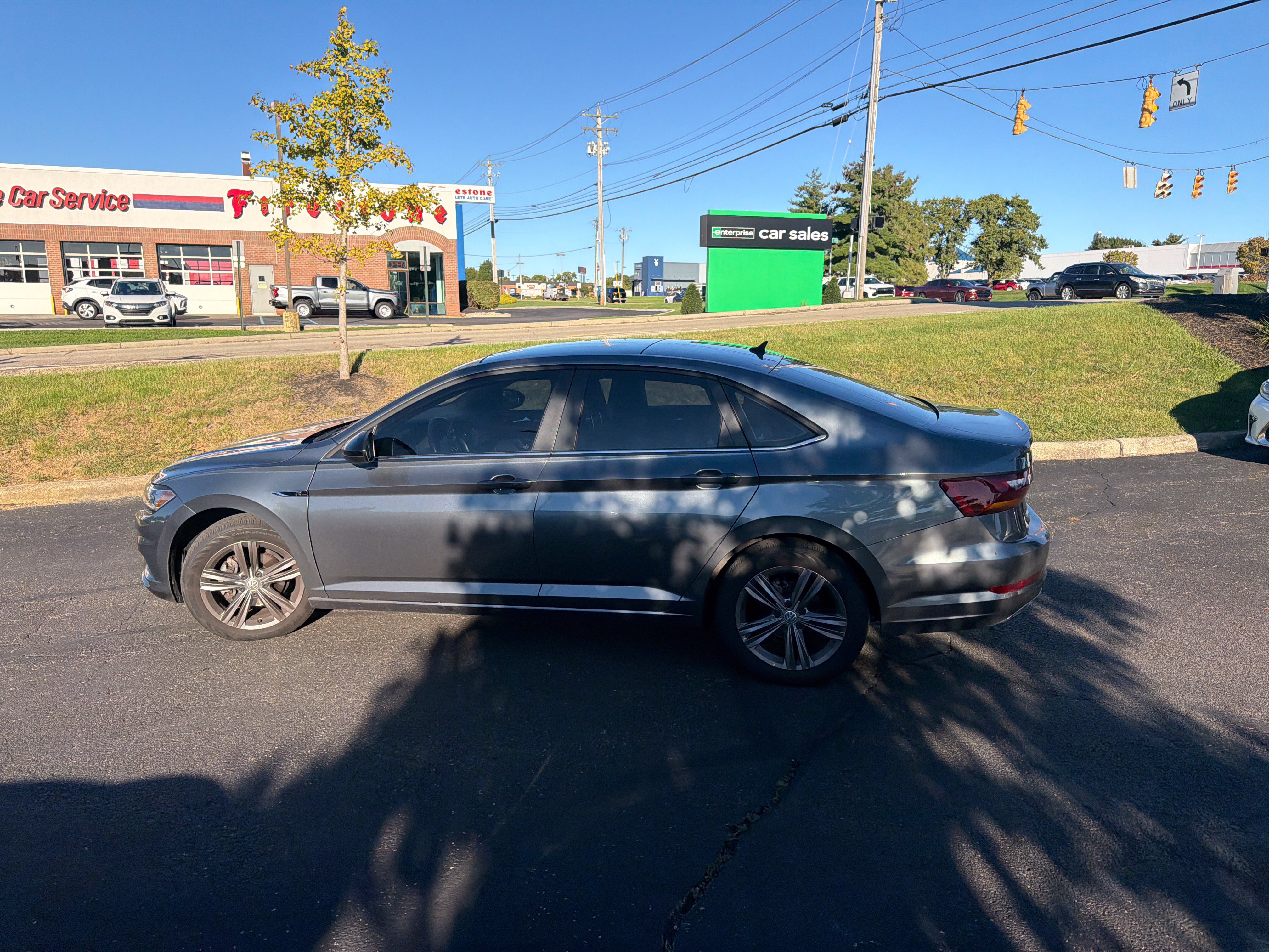 Used 2019 Volkswagen Jetta R-Line FWD image 2