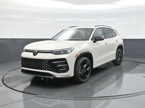 New 2026 Volkswagen Tiguan SE R-Line AWD/4WD image 3