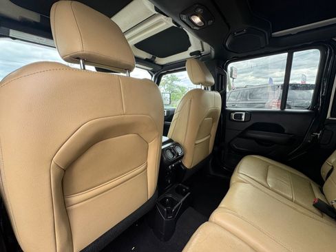 Used 2018 Jeep Wrangler Unlimited Sahara AWD/4WD image 29