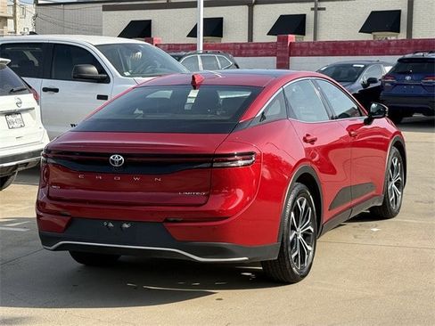 Used 2023 Toyota Crown Limited image 4