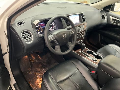 Used 2018 Nissan Pathfinder Platinum image 14