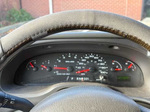 Used 2005 Ford E-350 and Econoline 350 Extended Super Duty image 13