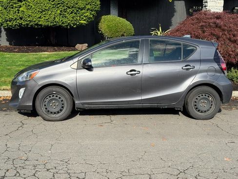Used 2015 Toyota Prius C Three image 2