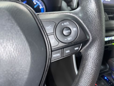 Used 2025 Toyota RAV4 XLE AWD/4WD image 16