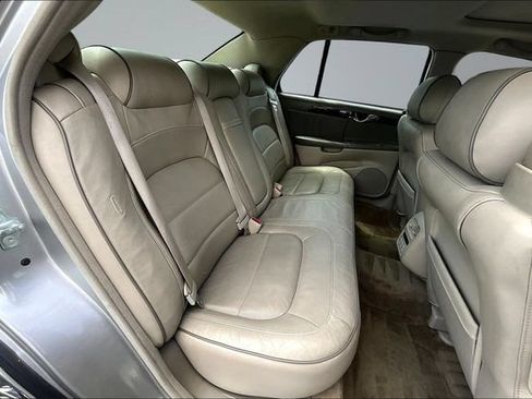 Used 2005 Cadillac De Ville w/ Limited Edition Package FWD image 24