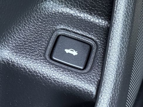 Used 2018 Honda Accord Sport image 17