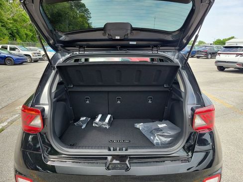 Certified 2025 Hyundai Venue SEL image 6