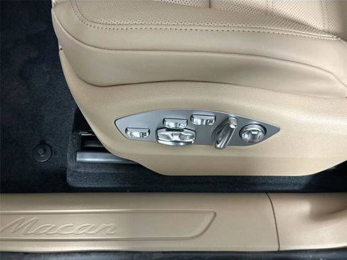 Used 2026 Porsche Macan AWD/4WD image 32