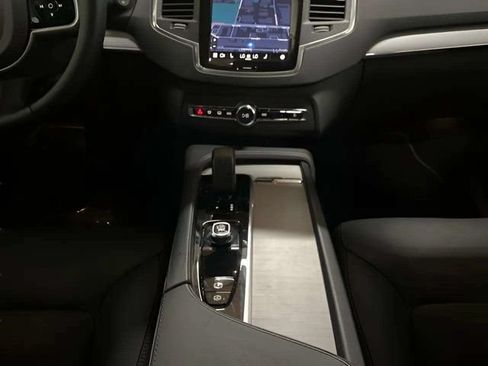 Used 2025 Volvo XC90 B5 Core AWD/4WD image 15