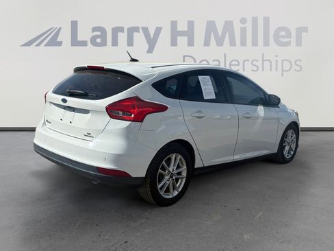 Used 2016 Ford Focus SE w/ SE Power Seat Package image 5