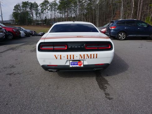 Used 2016 Dodge Challenger SXT image 17