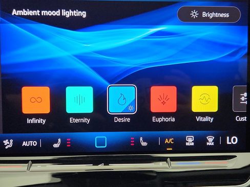 New 2025 Volkswagen Tiguan SE image 22