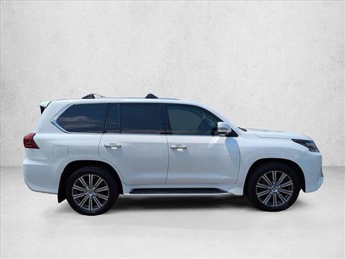 Used 2016 Lexus LX 570 4WD w/ Luxury Package image 4