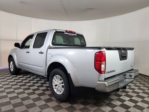 Used 2018 Nissan Frontier SV AWD/4WD image 5