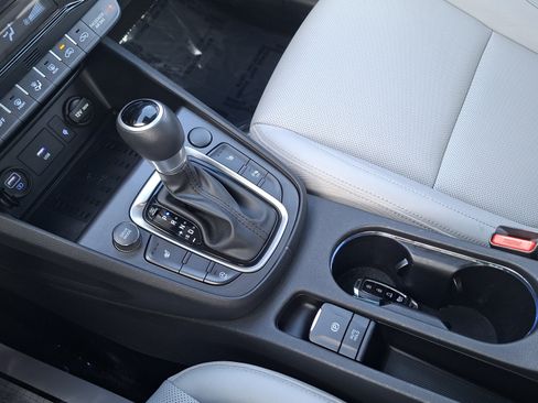 Used 2023 Hyundai Kona Limited FWD image 15