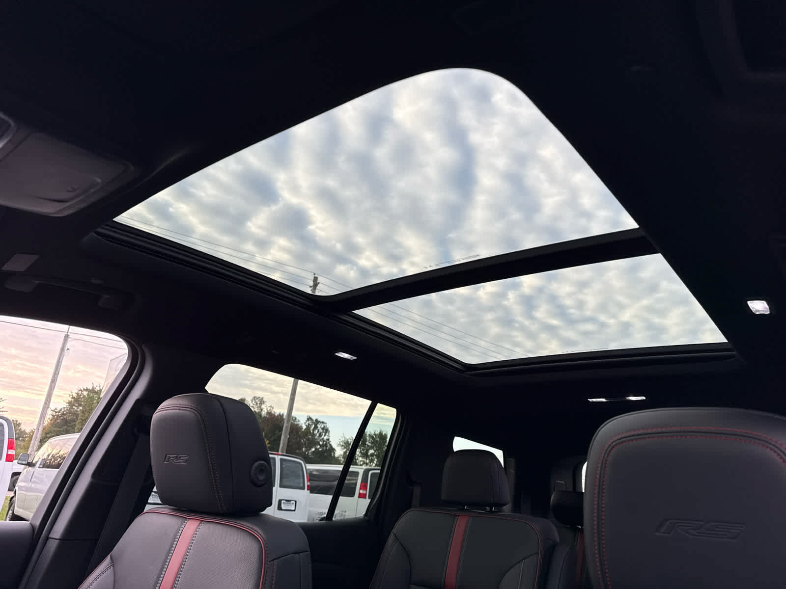 New 2027 Chevrolet Traverse RS w/ LPO, Floor Liner Package AWD/4WD image 24