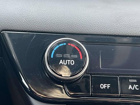 Used 2025 Hyundai Elantra Sport FWD image 32
