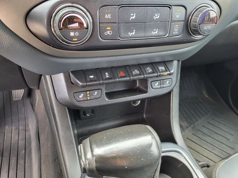 Used 2021 Chevrolet Colorado Z71 w/ Z71 Midnight Edition image 23