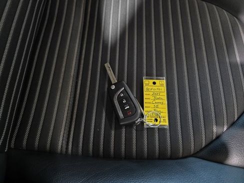 Used 2024 Toyota Camry SE image 9