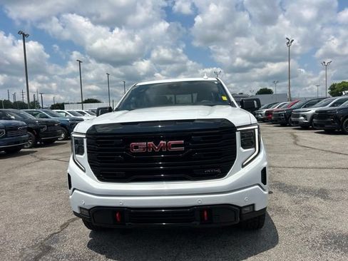 Used 2024 GMC Sierra 1500 AT4 w/ Technology Package AWD/4WD image 8