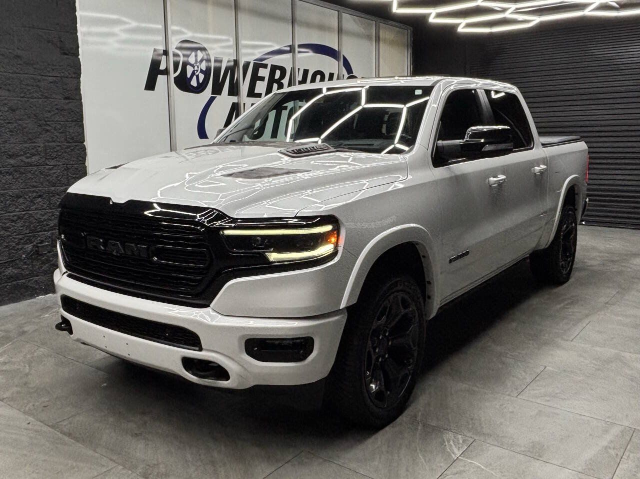 Used 2022 RAM 1500 Limited AWD/4WD image 2