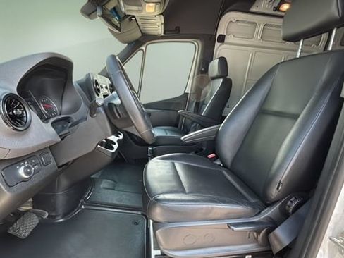 Used 2025 Mercedes-Benz Sprinter 2500 image 19
