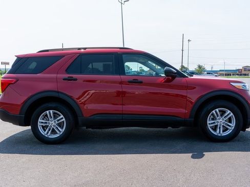 Used 2023 Ford Explorer XLT image 5