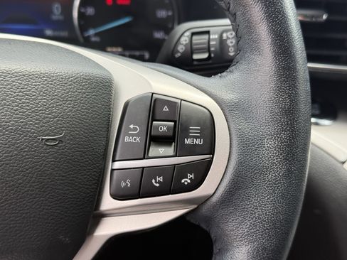 Used 2022 Ford Explorer XLT w/ Equipment Group 202A RWD image 18