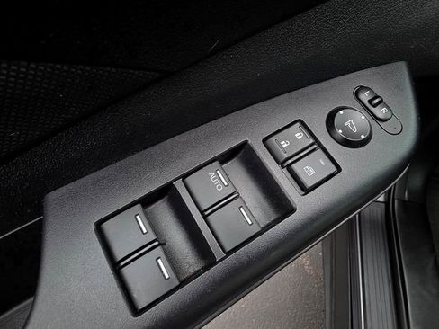 Used 2016 Honda CR-V LX image 17