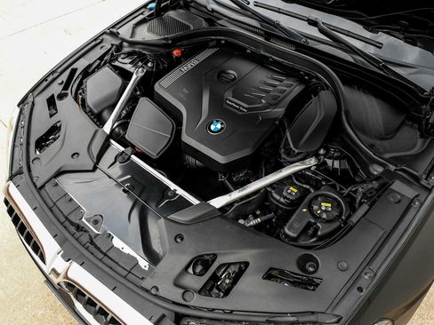 Used 2021 BMW 530i w/ Convenience Package RWD image 48