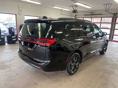 New 2026 Chrysler Pacifica Select image 14