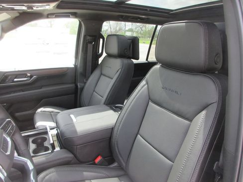 New 2026 GMC Yukon XL Denali w/ Denali Reserve Package AWD/4WD image 12