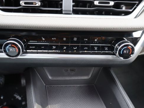 New 2026 Chevrolet Equinox LT w/ Convenience Package II image 11