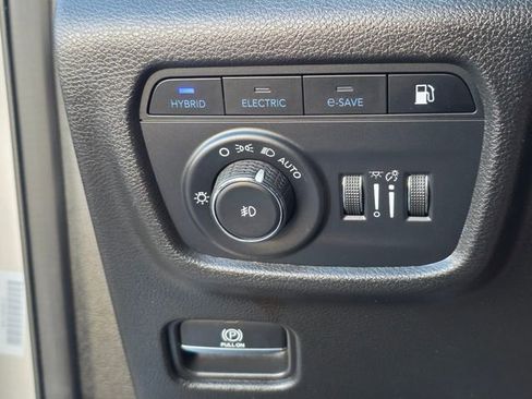 Used 2023 Jeep Grand Cherokee 4WD 4xe image 34