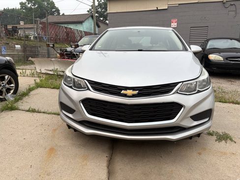 Used 2017 Chevrolet Cruze LS FWD image 3