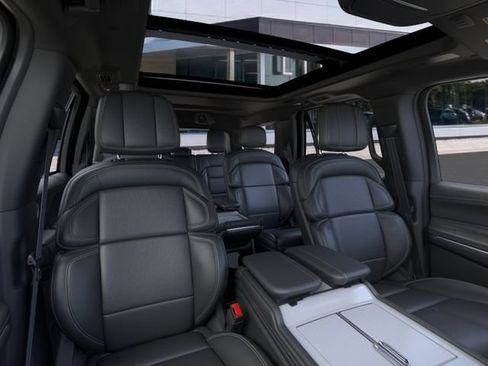 New 2026 Lincoln Navigator Reserve w/ Jet Appearance Package AWD/4WD image 10