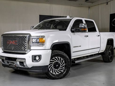 Used 2015 GMC Sierra 3500 Denali w/ Duramax Plus Package image 4